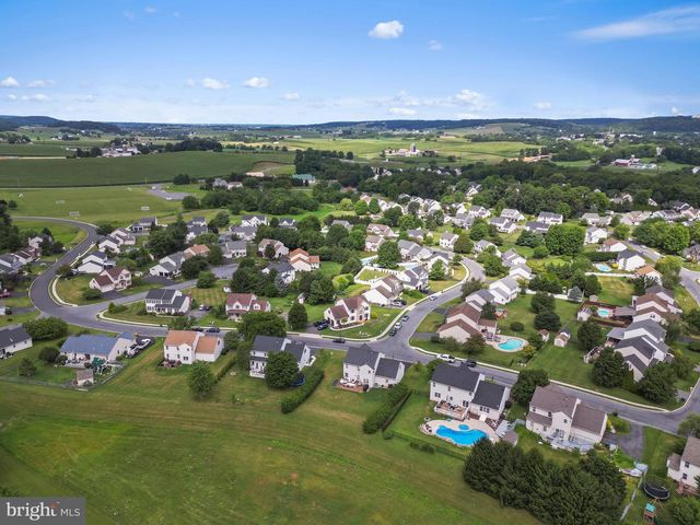 30 PENNWOOD DR, Morgantown, PA 19543