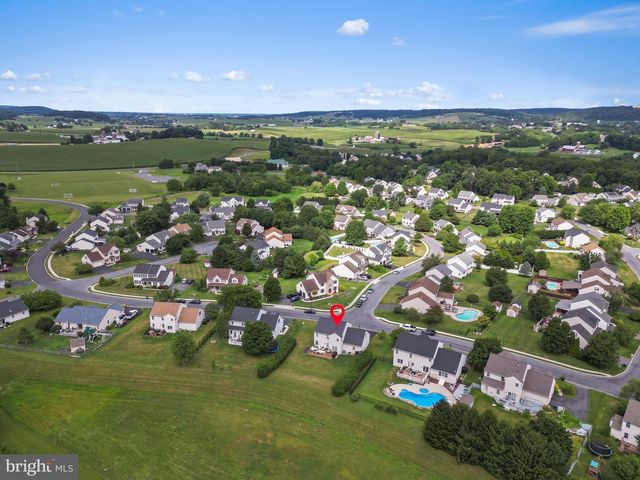 30 PENNWOOD DR, Morgantown, PA 19543