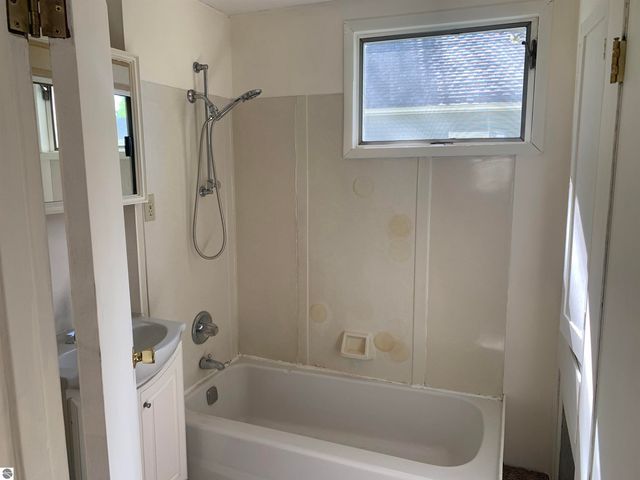 311 W 12th Street, Traverse City, MI 49684