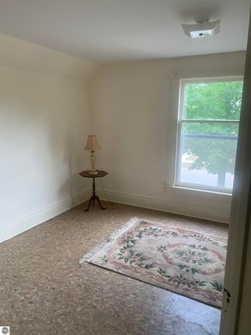 311 W 12th Street, Traverse City, MI 49684