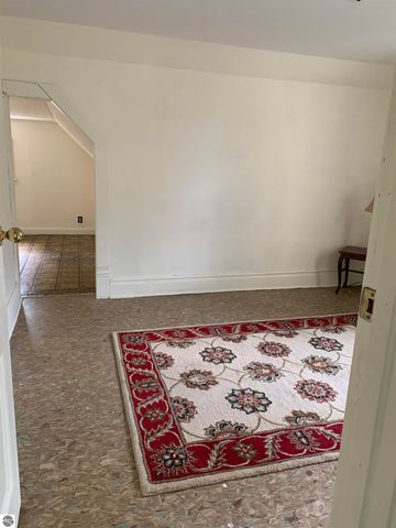 311 W 12th Street, Traverse City, MI 49684