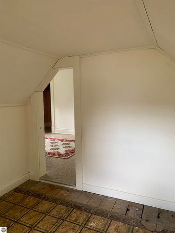 311 W 12th Street, Traverse City, MI 49684