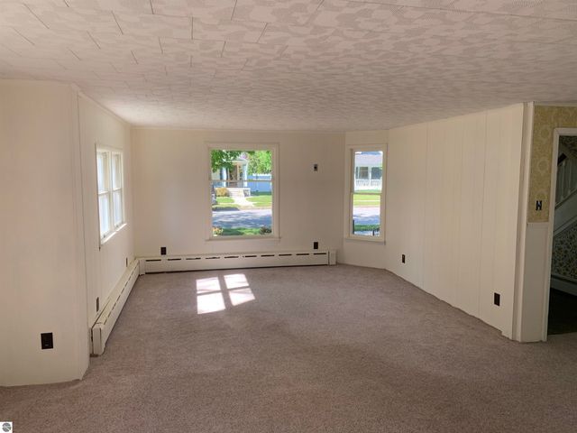 311 W 12th Street, Traverse City, MI 49684