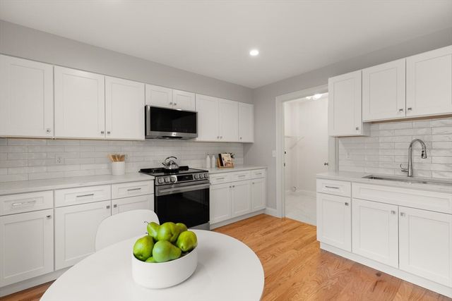 9 Barracks Road 9, Hudson, MA 01749