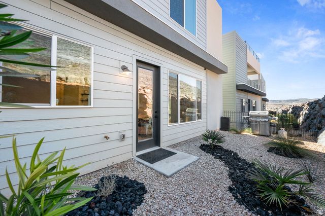 878 S WALKER WAY, St. George, UT 84770