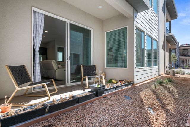 878 S WALKER WAY, St. George, UT 84770