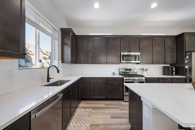 878 S WALKER WAY, St. George, UT 84770