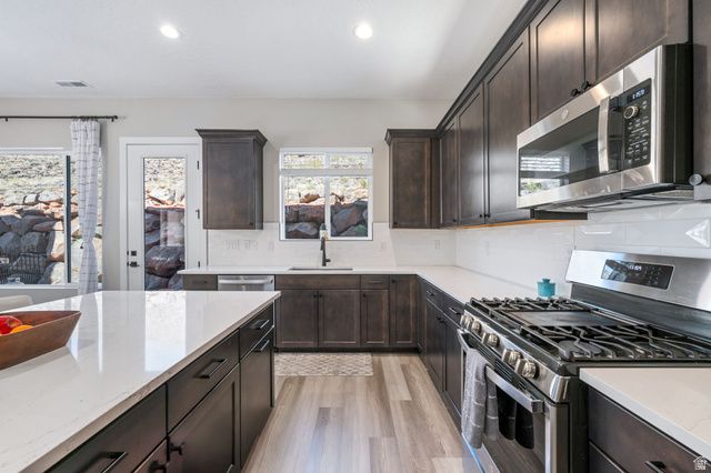 878 S WALKER WAY, St. George, UT 84770