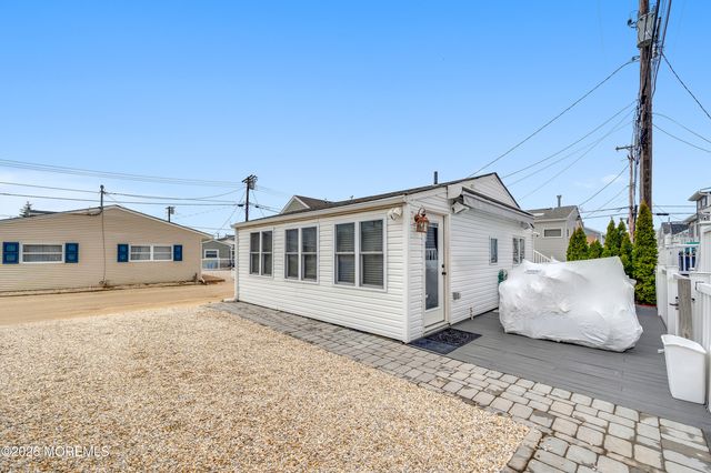 104 W Penguin Way, Lavallette, NJ 08735