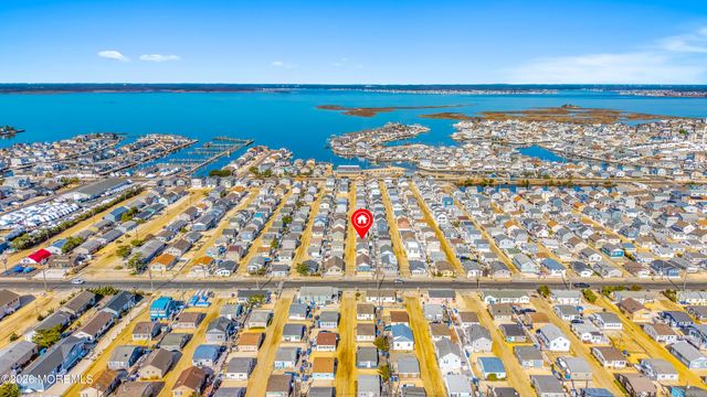 104 W Penguin Way, Lavallette, NJ 08735