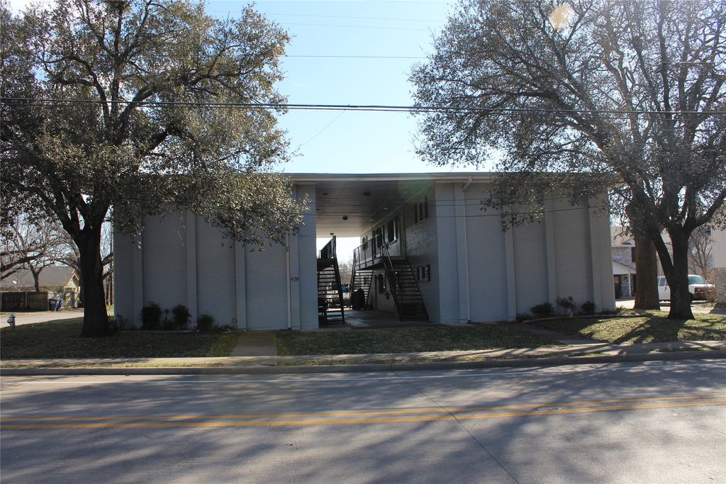 428 N Dallas Avenue, Lancaster, TX 75146