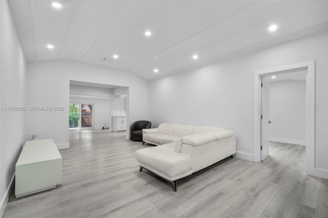 1262 SW 15th Ter, Miami, FL 33145