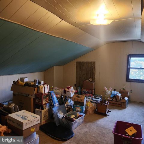 1030 E CANAL RD, Dover, PA 17315