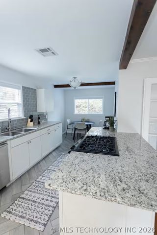 1727 S Knoxville Avenue, Tulsa, OK 74112