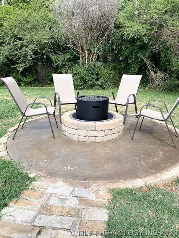 1727 S Knoxville Avenue, Tulsa, OK 74112