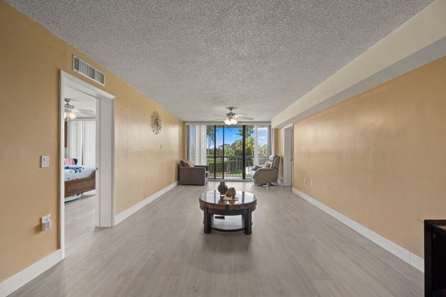 2741 Village Boulevard 303, West Palm Beach, FL 33409