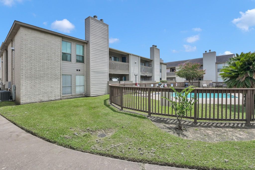 3919 Fairmont Parkway 143, Pasadena, TX 77504