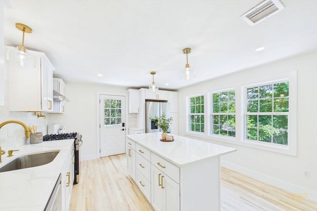 24 David Road, Westport, MA 02790