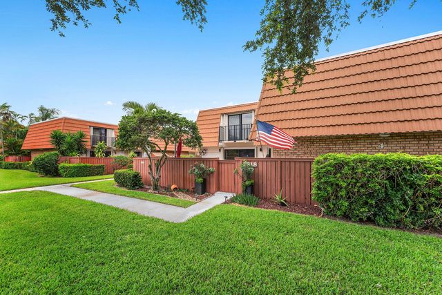 2818 Waterford Drive N, Deerfield Beach, FL 33442