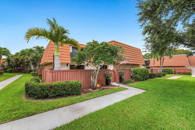 2818 Waterford Drive N, Deerfield Beach, FL 33442