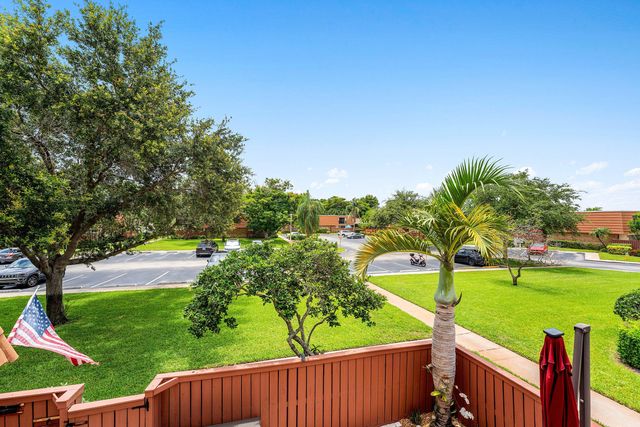 2818 Waterford Drive N, Deerfield Beach, FL 33442