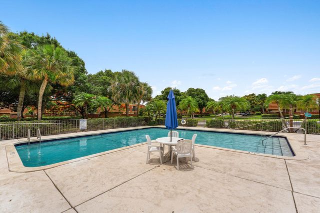 2818 Waterford Drive N, Deerfield Beach, FL 33442