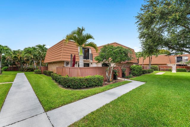 2818 Waterford Drive N, Deerfield Beach, FL 33442