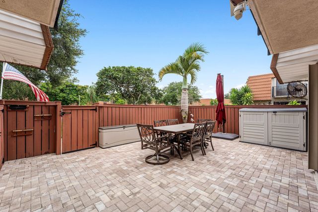 2818 Waterford Drive N, Deerfield Beach, FL 33442
