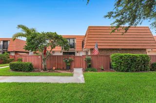 2818 Waterford Drive N, Deerfield Beach, FL 33442