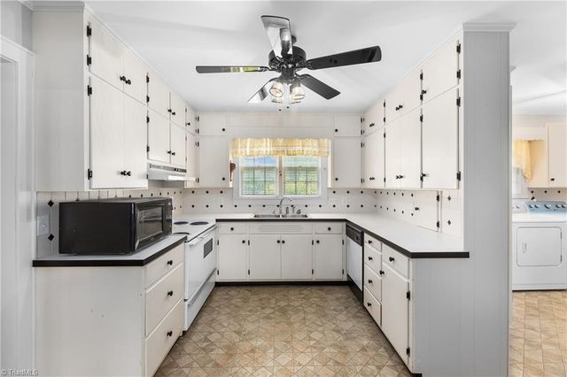 300 E Lee Avenue, Yadkinville, NC 27055