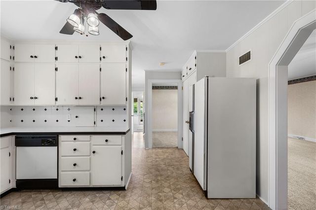 300 E Lee Avenue, Yadkinville, NC 27055