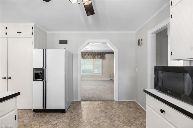 300 E Lee Avenue, Yadkinville, NC 27055