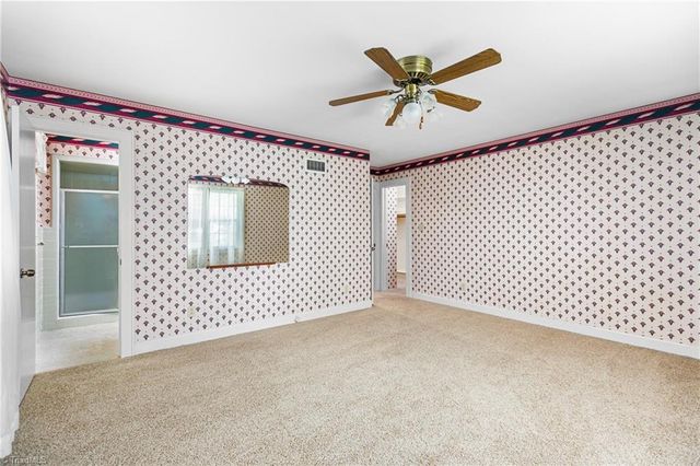 300 E Lee Avenue, Yadkinville, NC 27055