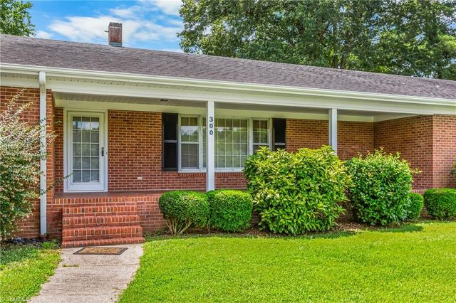 300 E Lee Avenue, Yadkinville, NC 27055