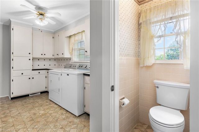 300 E Lee Avenue, Yadkinville, NC 27055