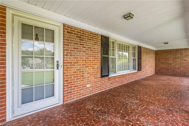 300 E Lee Avenue, Yadkinville, NC 27055