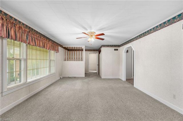 300 E Lee Avenue, Yadkinville, NC 27055