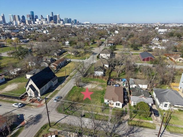 3241 Simmons Street, Houston, TX 77004