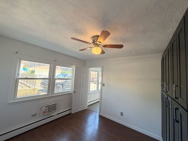 4820 W CONRAD Street 106, Skokie, IL 60077