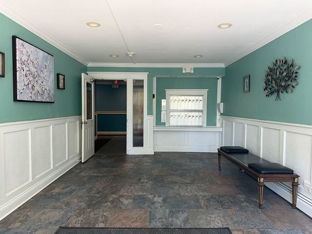 4820 W CONRAD Street 106, Skokie, IL 60077