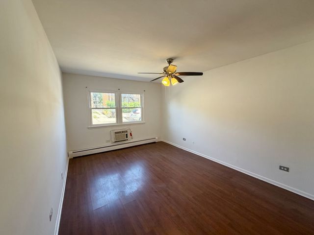 4820 W CONRAD Street 106, Skokie, IL 60077