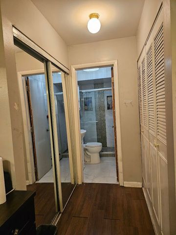 4820 W CONRAD Street 106, Skokie, IL 60077