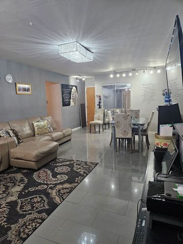 4820 W CONRAD Street 106, Skokie, IL 60077