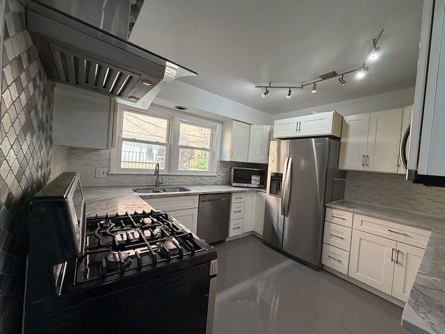 4820 W CONRAD Street 106, Skokie, IL 60077