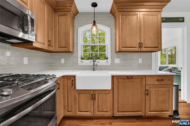 14 Meadow Drive, Little Falls, NJ 07424