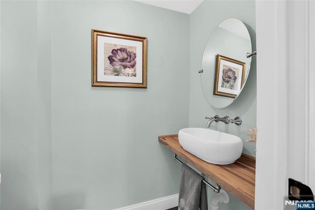 14 Meadow Drive, Little Falls, NJ 07424