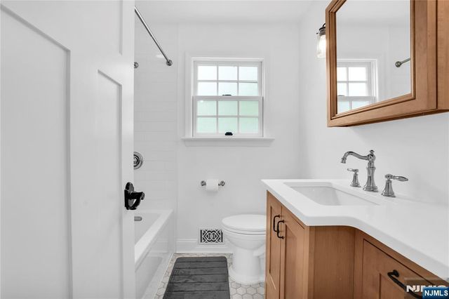 14 Meadow Drive, Little Falls, NJ 07424