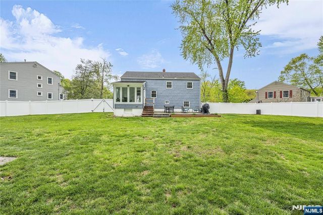 14 Meadow Drive, Little Falls, NJ 07424