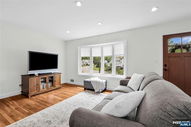 14 Meadow Drive, Little Falls, NJ 07424