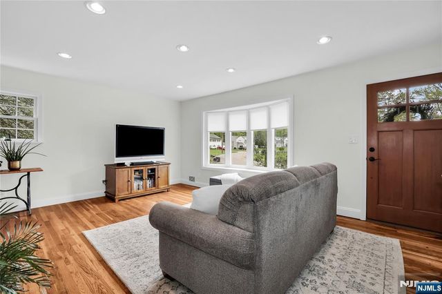 14 Meadow Drive, Little Falls, NJ 07424